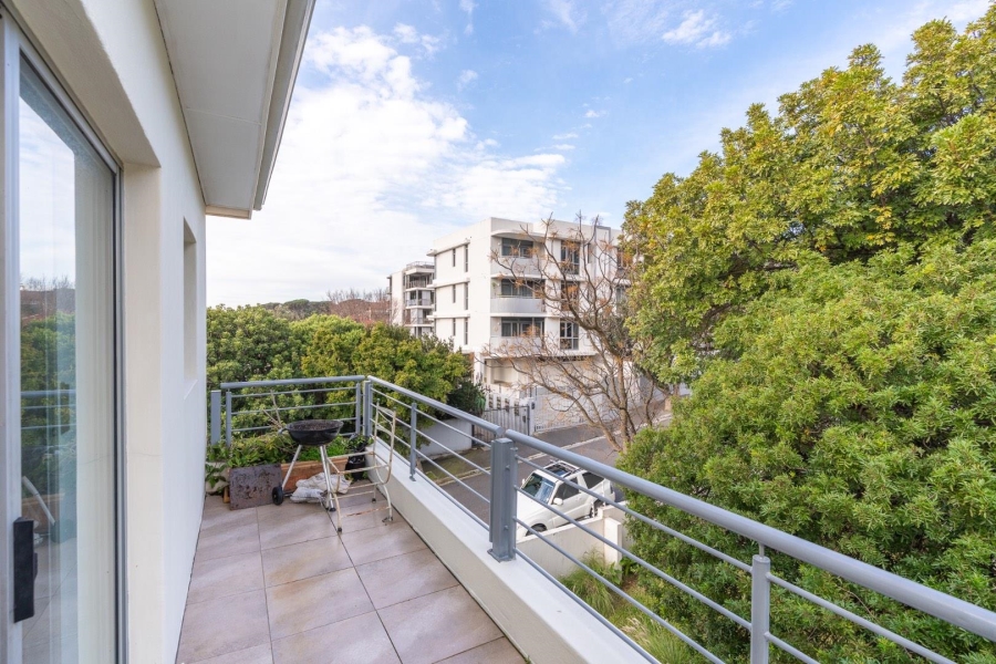 6 Bedroom Property for Sale in Vredehoek Western Cape
